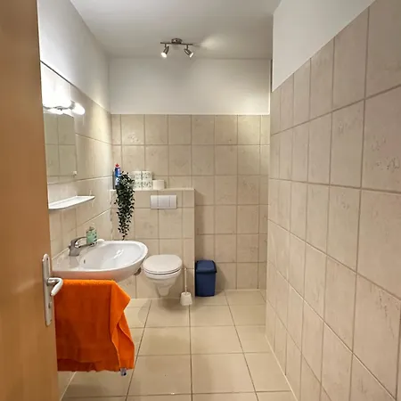 Bei Luebeck - Zentral An Der A1 - Parkplatz - Terrasse Reinfeld