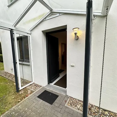 Bei Luebeck - Zentral An Der A1 - Parkplatz - Terrasse Apartamento