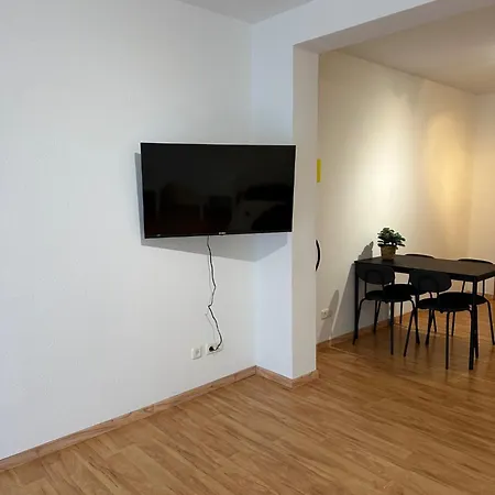 Apartamento Bei Luebeck - Zentral An Der A1 - Parkplatz - Terrasse Reinfeld